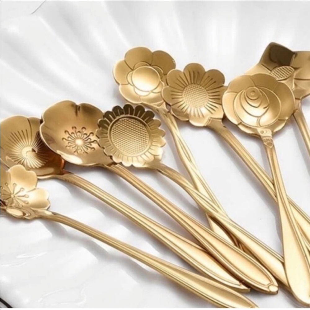 New 8 pieces Stainless Steel Flower Spoon,  Hostess Gift